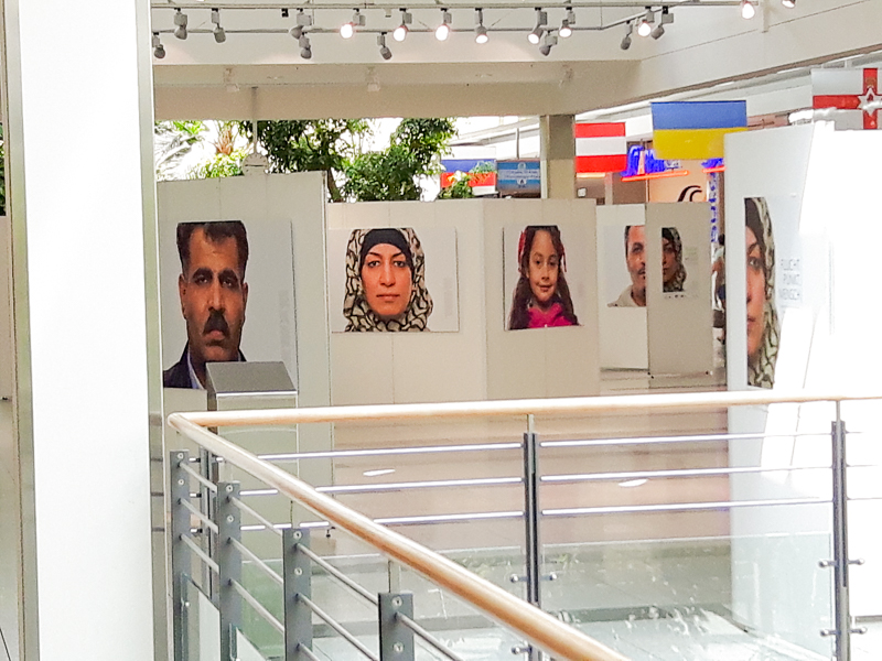 Ausstellung Projekt FLUCHT.PUNKT.MENSCH - Donau-Einkaufszentrum Regensburg 2016