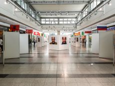 Ausstellung Projekt FLUCHT.PUNKT.MENSCH - Donau-Einkaufszentrum Regensburg 2016