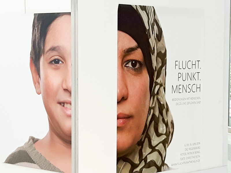 Ausstellung Projekt FLUCHT.PUNKT.MENSCH - Donau-Einkaufszentrum Regensburg 2016